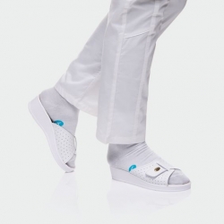 Papuci sanitari pentru femei OPEN WHITE