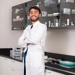 Halat medical Bwell ANTONIO alb